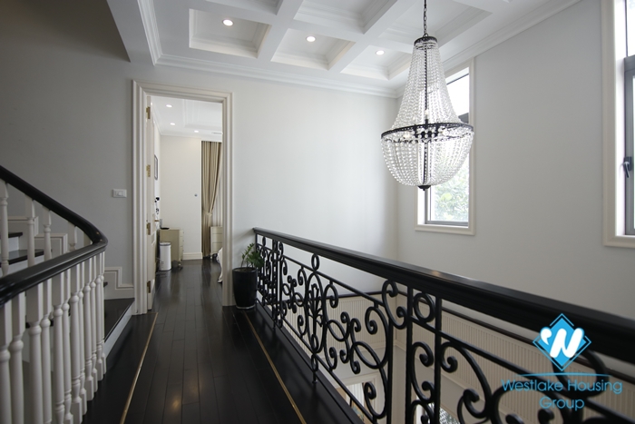 Adjacent villa for rent, equipped with modern furniture for rent in Vinhome Harmony Long Bien
